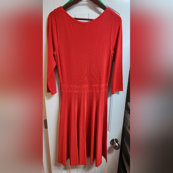 Red Ann Taylor drop-waist 3/4 sleeve dress w spandex form fitting - Picture 2 of 3